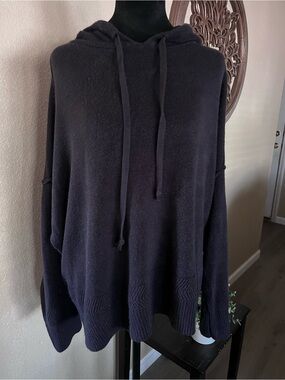 Terra & Sky Black Hooded Pullover Sweater
